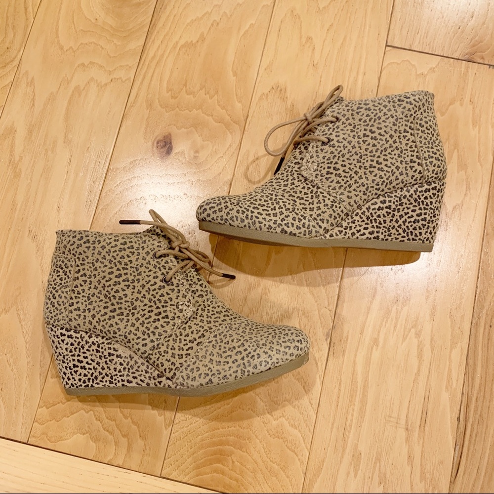 Women’s Toms leopard print wedge 6.5